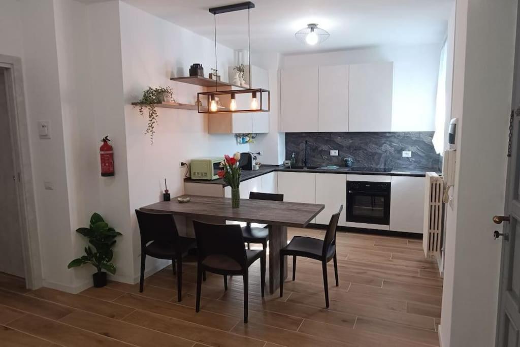Casa Camelia - Appartamento In Centro A Seregno Buitenkant foto